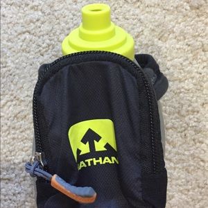 Nathan “QuickShot Plus Hydration Flask”